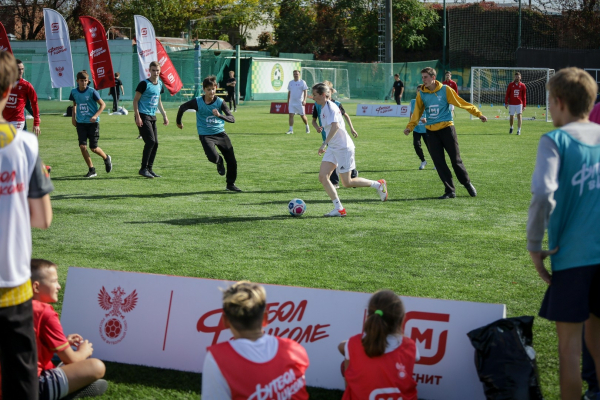 700 школьников сыграли на &laquo;Магнит. Уроке футбола&raquo; в Краснодаре