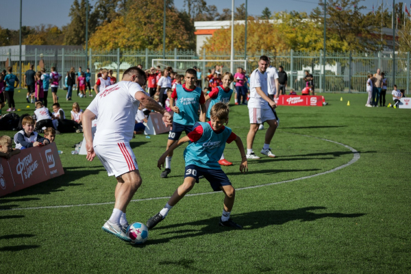 700 школьников сыграли на &laquo;Магнит. Уроке футбола&raquo; в Краснодаре