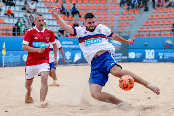 В Санкт-Петербурге прошёл Матч Звёзд и Легенд пляжного футбола