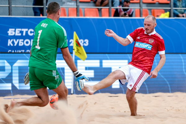 В Санкт-Петербурге прошёл Матч Звёзд и Легенд пляжного футбола