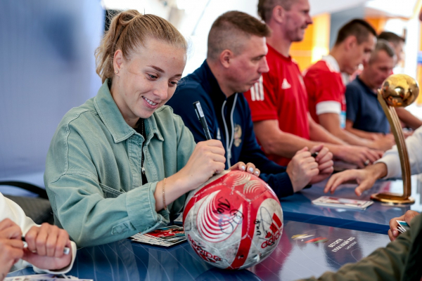 В Санкт-Петербурге прошёл Матч Звёзд и Легенд пляжного футбола