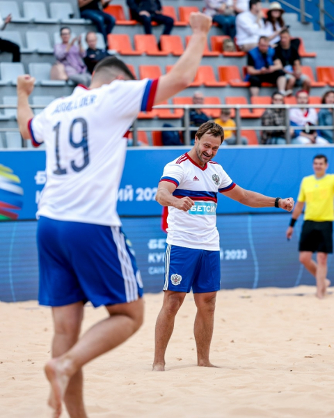 В Санкт-Петербурге прошёл Матч Звёзд и Легенд пляжного футбола