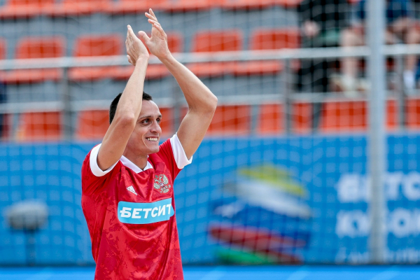 В Санкт-Петербурге прошёл Матч Звёзд и Легенд пляжного футбола