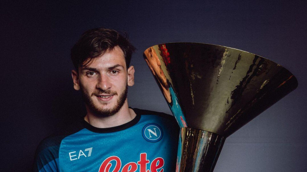 Кварацхелия занял 17-е место в голосовании на "Золотой мяч"