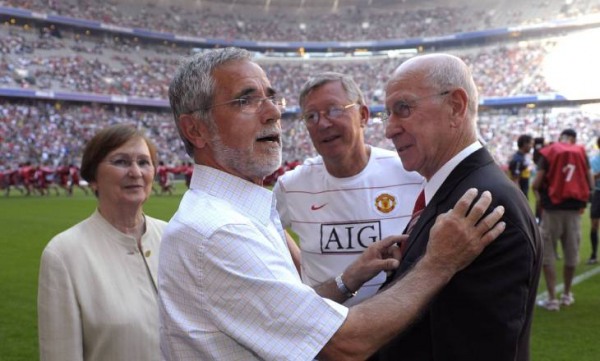 Сэр Бобби Чарльтон: символ &laquo;МЮ&raquo;, победитель ЧМ и звезда сборной Англии