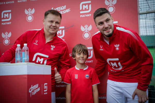 700 школьников сыграли на &laquo;Магнит. Уроке футбола&raquo; в Краснодаре