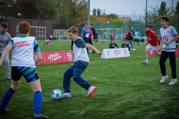 700 школьников сыграли на &laquo;Магнит. Уроке футбола&raquo; в Краснодаре