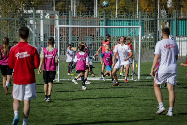 700 школьников сыграли на &laquo;Магнит. Уроке футбола&raquo; в Краснодаре