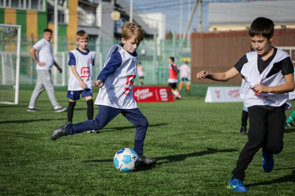 700 школьников сыграли на &laquo;Магнит. Уроке футбола&raquo; в Краснодаре