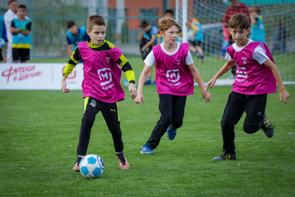 700 школьников сыграли на &laquo;Магнит. Уроке футбола&raquo; в Краснодаре