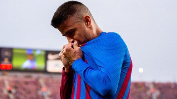 Жерар Пике упал в яму на фестивале, засмотревшись в мобильный телефон