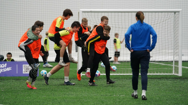 Амбассадоры РФС провели &laquo;Уроки футбола&raquo; в Вологодской области 