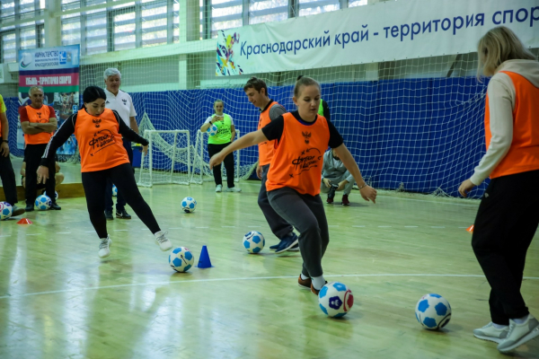 700 школьников сыграли на &laquo;Магнит. Уроке футбола&raquo; в Краснодаре