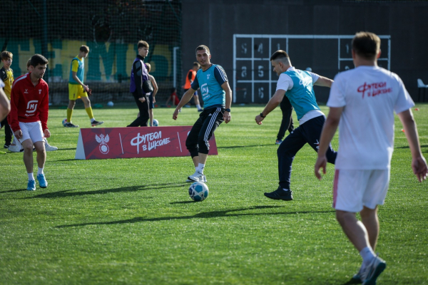 700 школьников сыграли на &laquo;Магнит. Уроке футбола&raquo; в Краснодаре