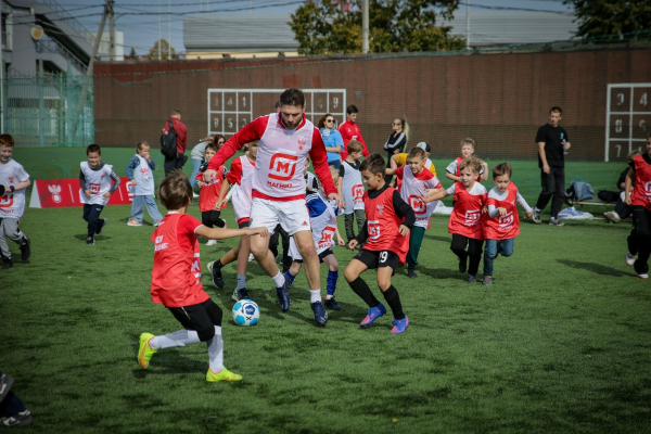 700 школьников сыграли на &laquo;Магнит. Уроке футбола&raquo; в Краснодаре