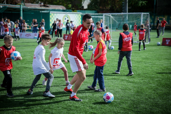 700 школьников сыграли на &laquo;Магнит. Уроке футбола&raquo; в Краснодаре