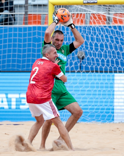 В Санкт-Петербурге прошёл Матч Звёзд и Легенд пляжного футбола
