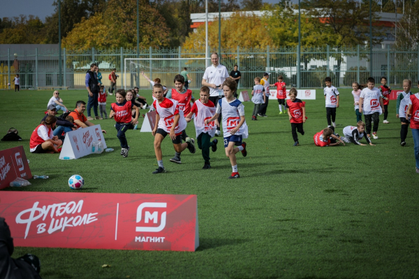 700 школьников сыграли на &laquo;Магнит. Уроке футбола&raquo; в Краснодаре