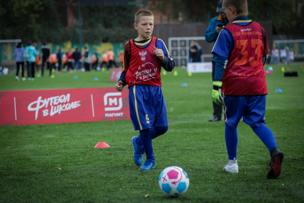700 школьников сыграли на &laquo;Магнит. Уроке футбола&raquo; в Краснодаре