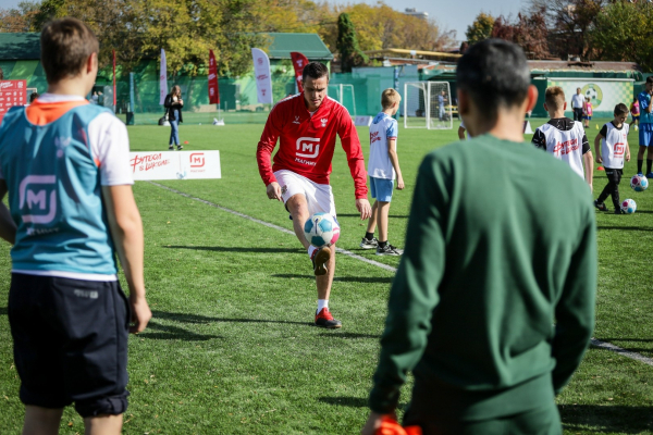 700 школьников сыграли на &laquo;Магнит. Уроке футбола&raquo; в Краснодаре