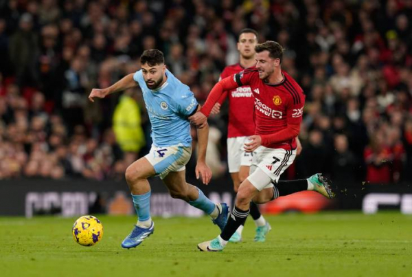 Манчестер &mdash; синий. Дубль Холанна помог &laquo;Сити&raquo; выиграть дерби &laquo;в одну калитку&raquo;