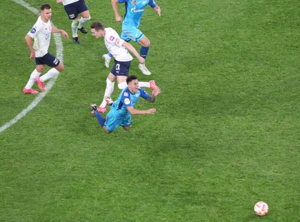 
        Подрезали крылья. &laquo;Зенит&raquo; обыграл дерзких выскочек и поднялся на 2-е место
        
        
        
	