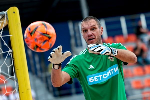 В Санкт-Петербурге прошёл Матч Звёзд и Легенд пляжного футбола