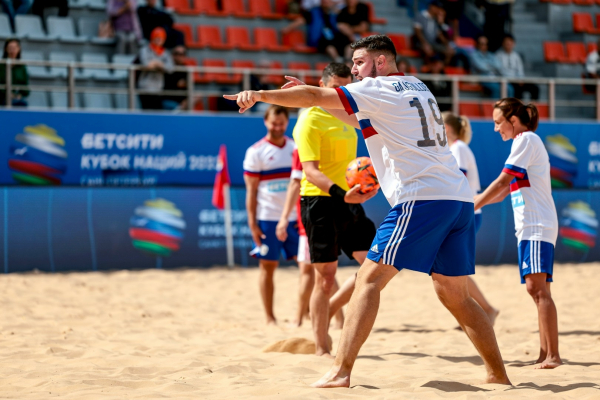 В Санкт-Петербурге прошёл Матч Звёзд и Легенд пляжного футбола