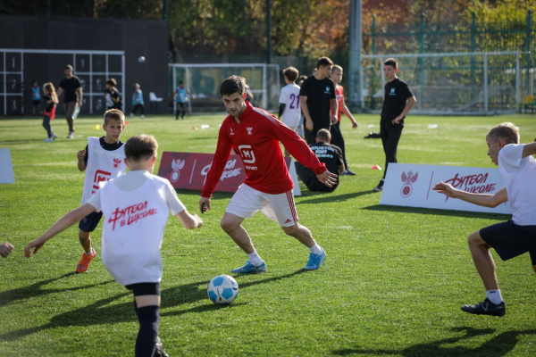 700 школьников сыграли на &laquo;Магнит. Уроке футбола&raquo; в Краснодаре