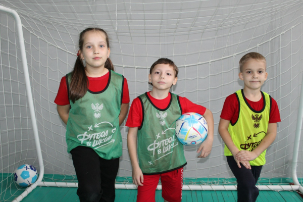 Пименов и Гасилин приехали к победителям фестиваля &laquo;Футбол в школе&raquo; 