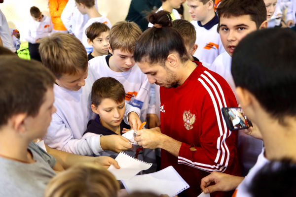 Алексей Смертин и звёзды медиафутбола посетили лагерь &laquo;Сила России&raquo;