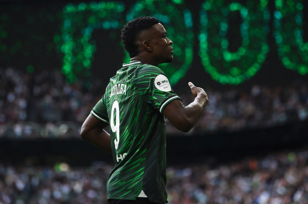 
        Первое испытание пройдено: "Краснодар" обыграл "Крылья" и вернул себе лидерство в РПЛ
        
        
        
	