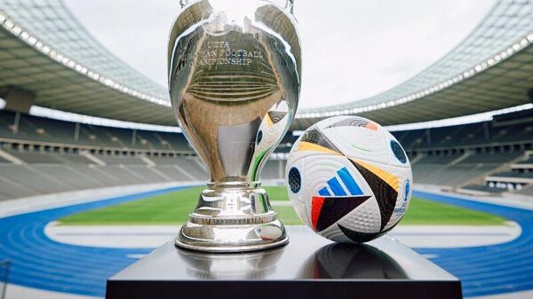 УЕФА представил официальный мяч Евро-2024 под названием "Любовь к футболу"