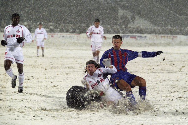 Культовые футбольные матчи в России при плохих погодных условиях в 90-е и нулевые: рейтинг, фото