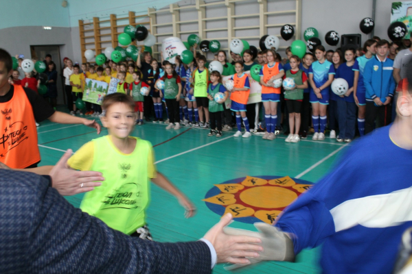 Пименов и Гасилин приехали к победителям фестиваля &laquo;Футбол в школе&raquo; 