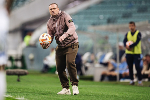 Почему Гильермо Абаскаль носит Stone Island, кто ещё из тренеров: Гвардиола, Энрике, Личка, история бренда, фанаты