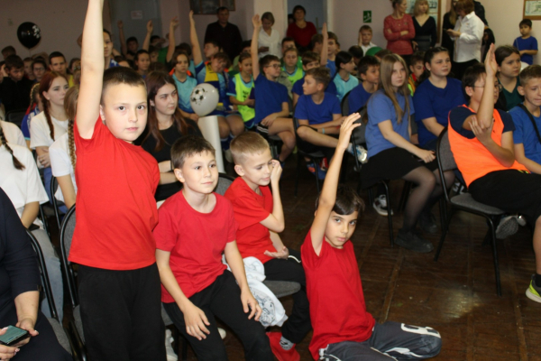 Пименов и Гасилин приехали к победителям фестиваля &laquo;Футбол в школе&raquo; 