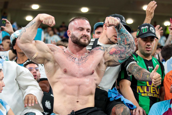 Отбор ЧМ-2026, Бразилия &mdash; Аргентина 0:1, полиция избила болельщиков Аргентины перед матчем &ndash; видео