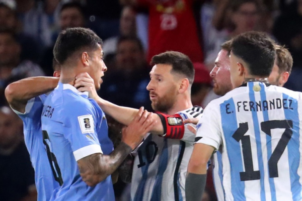 Квалификация ЧМ-2026, Аргентина &mdash; Уругвай &mdash; 0:2, обзор матча, видео, стычка Месси, Колумбия &mdash; Бразилия &mdash; 2:1, 5-й тур