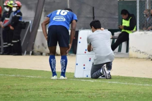 История тренера Джо Армаса, в 27 лет вывел Имбабуру в Лигу Эквадора, самый молодой тренер, стажировки в Реале и Аяксе