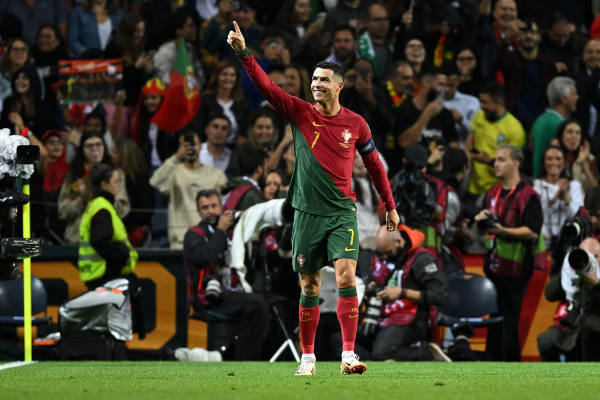 Главные футбольные матчи выходных, 18-19 ноября: ретроматч &laquo;Локомотив&raquo; &mdash; ЦСКА, Португалия, Испания &mdash; Грузия, Армения