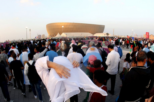 Год спустя чемпионата мира &mdash; 2022 в Катаре: как живёт страна, что изменилось после турнира, истории про Месси, ван Гала