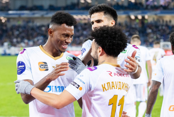 
        Вязкий газон в Калининграде не помешал &laquo;Зениту&raquo; добыть победу в северо-западном дерби
        
        
        
	