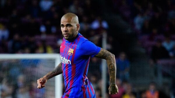 Обвинившая Дани Алвеса в изнасиловании девушка заявила, что он бил ее в туалете