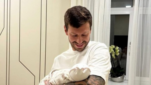 Федор Смолов и Карина Истомина стали родителями. Первое фото