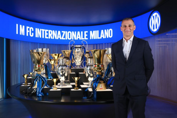 Футбол, чемпионат Италии, Серия А, Монца: клуб Берлускони, удар ножом Пабло Мари, игра за Арсенал, поддержка фанатов