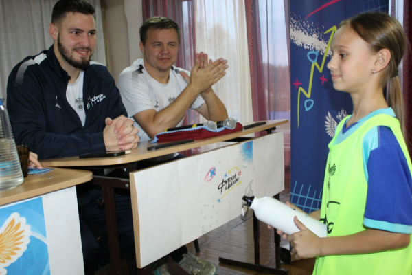 Пименов и Гасилин приехали к победителям фестиваля &laquo;Футбол в школе&raquo; 