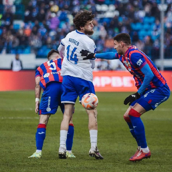 
        ЦСКА весь матч цеплялся за гол Давилы, но не сдержал &laquo;Факел&raquo;. Обе команды продлили беспроигрышные серии
        
        
        
	