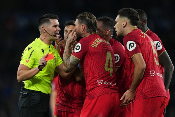 Футбол, 26 ноября 2023: обзор главных матчей, Тоттенхэм &mdash; Астон Вилла, Кадис &mdash; Реал, Эвертон &mdash; МЮ, Ювентус &mdash; Интер