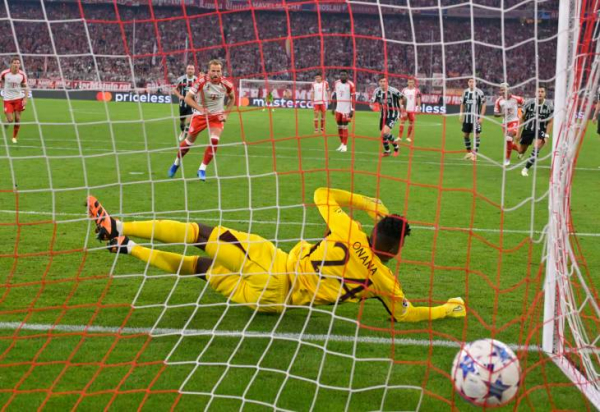 Катастрофа в воротах. Онана не решил вратарскую проблему &laquo;МЮ&raquo;, а усугубил ее